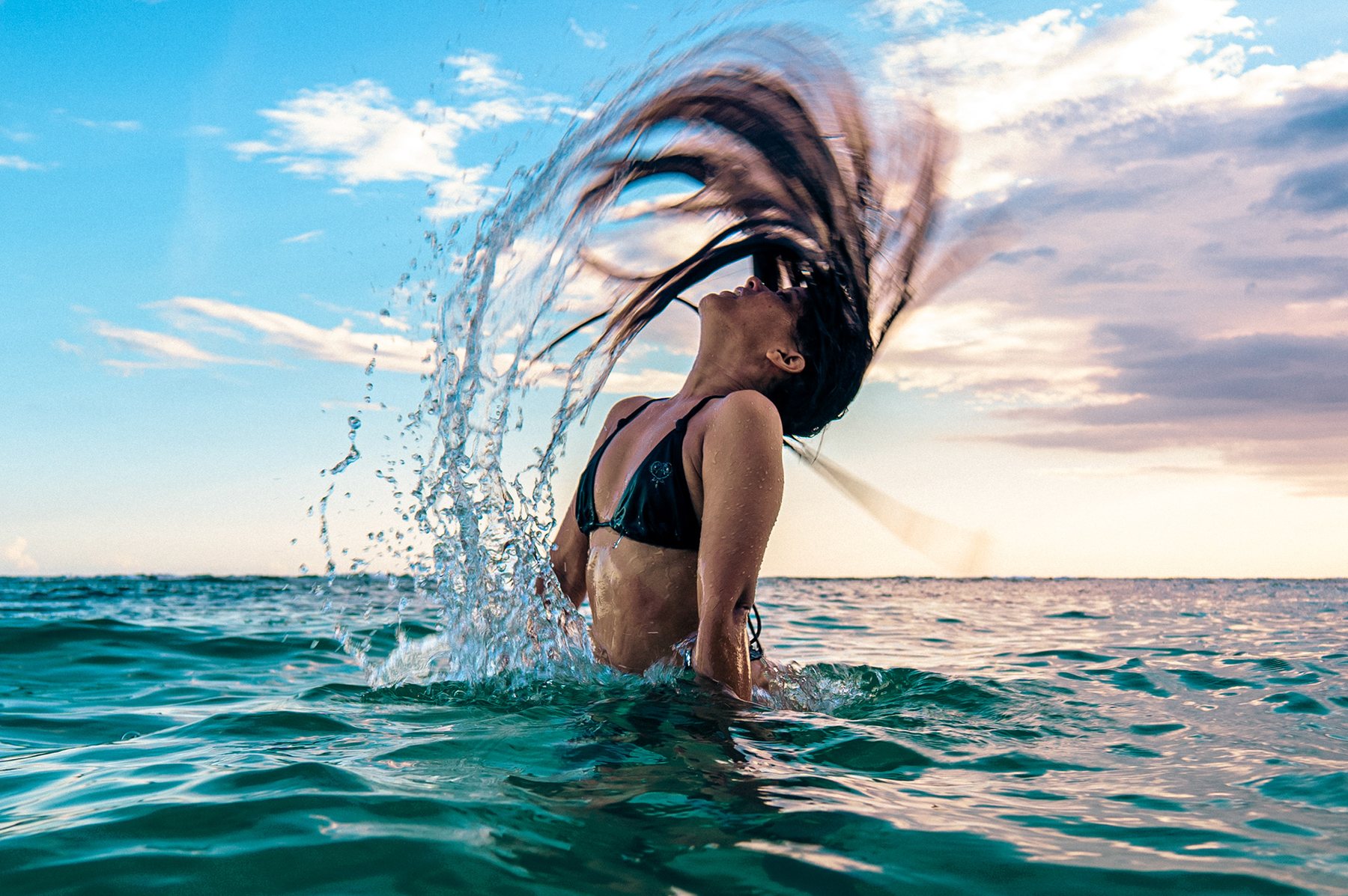 Retrato en el mar al atardecer