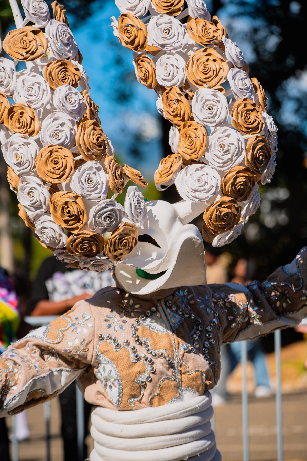 Novios en el jardín